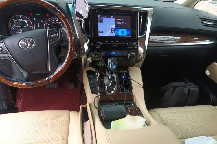 Used Toyota Alphard 2019 Dual-Engine 2.5L Luxury Edition Center Console