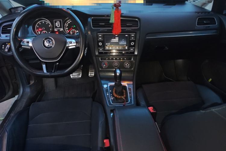 Used Volkswagen Golf 2018 230TSI Automatic Luxury Version Center Console