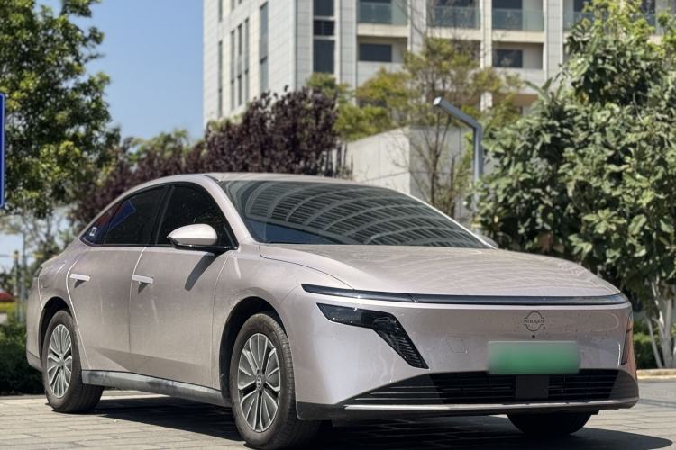 Used Nissan N6 2026 Model 180 Max Exterior 5