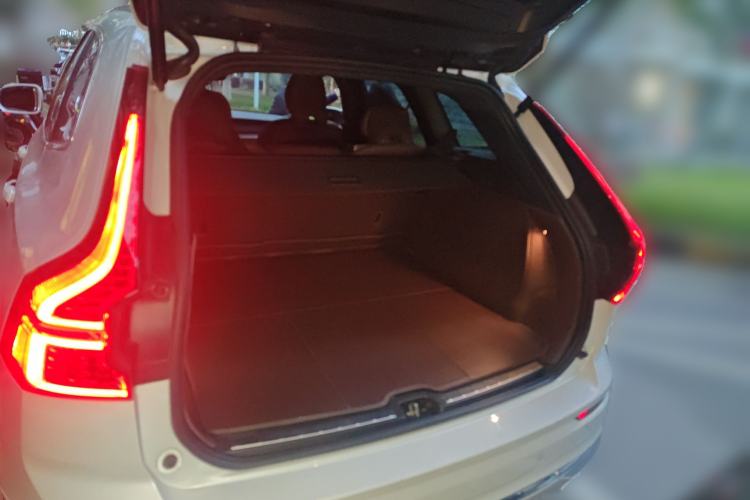 Used Volvo XC60 New Energy 2023 T8 Plug-in Hybrid Long-Range All-Wheel Drive Smart Luxury Edition Trunk