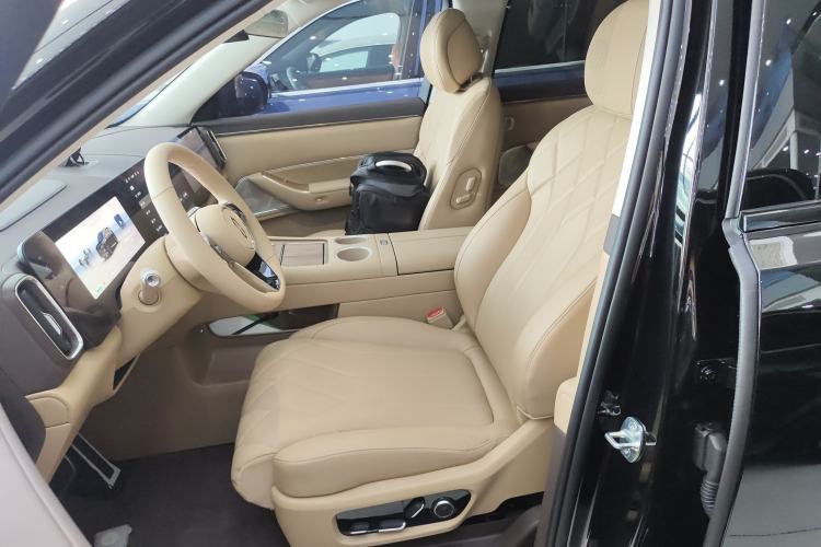 Used Hima AITO M8 2025 Extended-Range Max+ Version 53.4 kWh 6-Seater Edition Left Front Seat