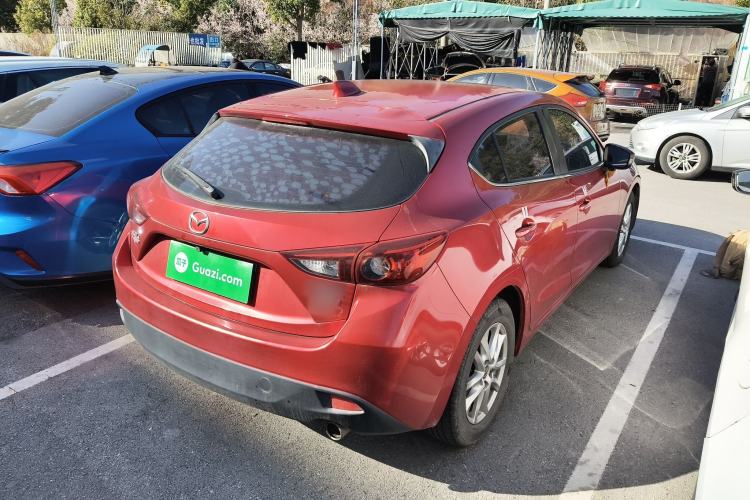 Used Mazda 3 Axela 2016 Hatchback 1.5L Automatic Comfort Model
