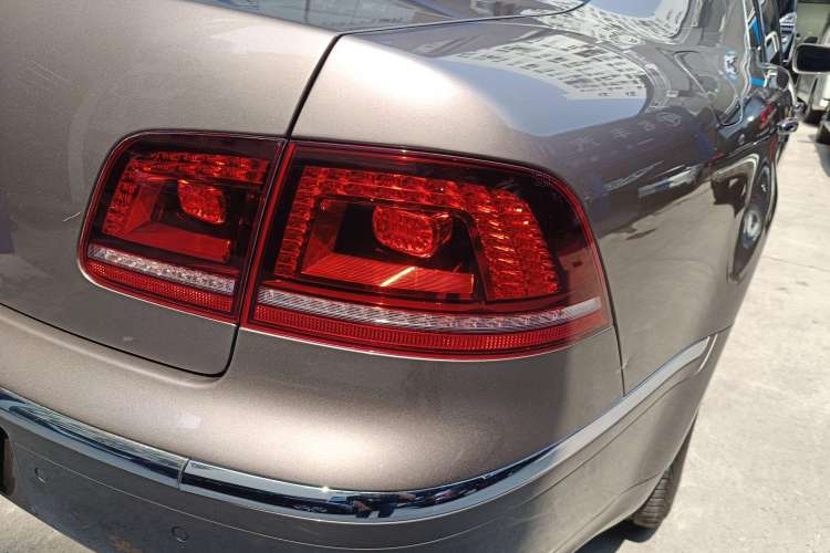 Used Volkswagen Phaeton 2011 3.6L V6 4-Seater Extended-Length Individual Edition
