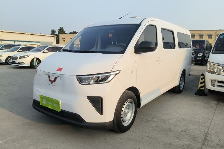 Used Wuling Yangguang 2024 300km Comfort-Grade Passenger Van 60kW