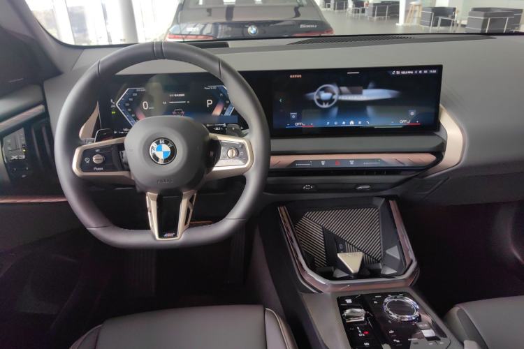 Used BMW X3 2025 xDrive30L Luxury Edition M Sport Package Steering Wheel