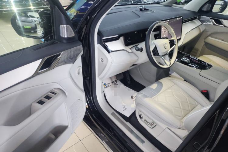 Used Volvo EM90 2025 Ultra Six-Seater Driver Seat