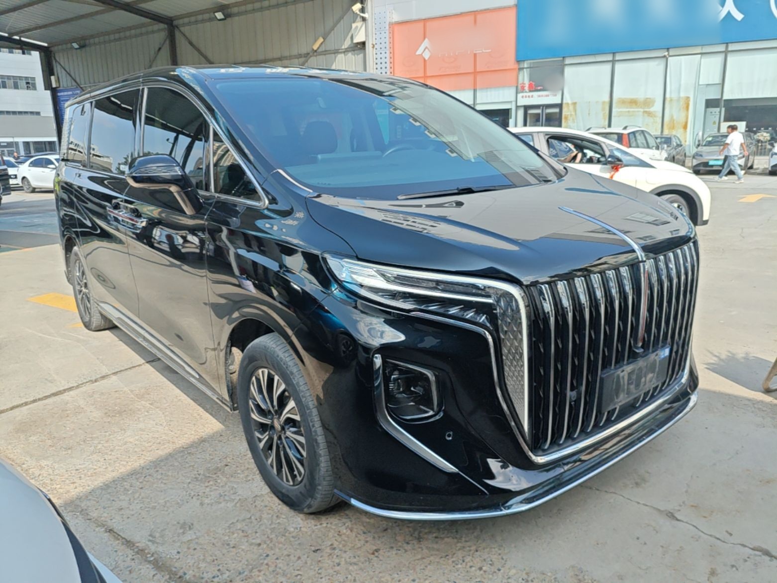 Hongqi HQ9 PHEV 2024 2.0T Four-Wheel Drive Business Edition — снимка 3