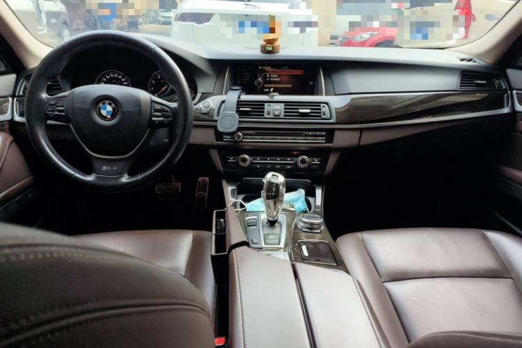 Used BMW 5 Series 2017 525Li Luxury Design Package Center Console