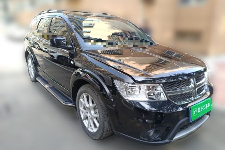 Used Dodge Journey 2013 2.4L Two-Wheel Drive Luxury Version Front Right 45 Deg