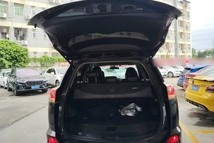Used Toyota RAV4 2019 2.0L CVT Two-Wheel Drive Luxury Version China VI Standard
