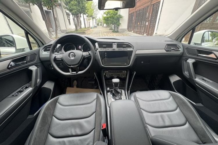 Used Volkswagen Tiguan L 2019 Updated Version 330TSI Automatic Two-Wheel Drive Panoramic Comfort Edition China VI Standard Interior 6