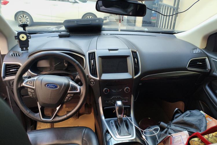 Used Ford Edge 2015 2.0T GTDi Two-Wheel-Drive High-Line Version