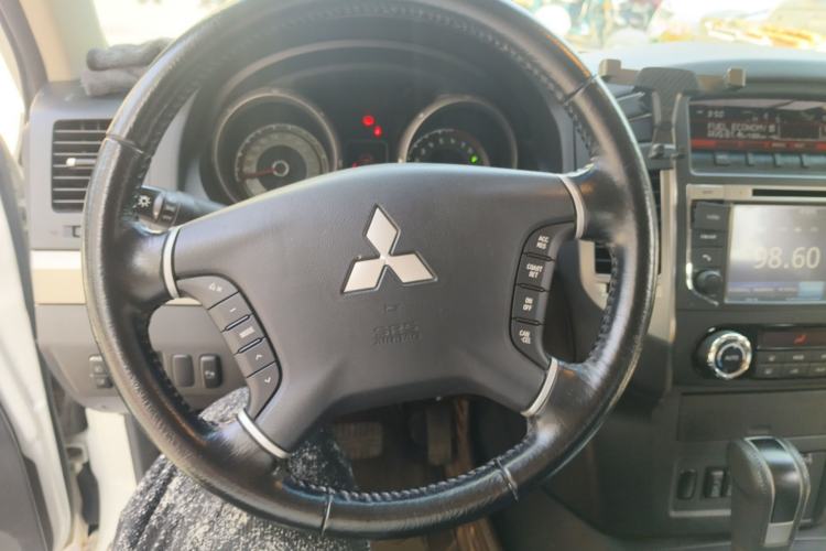 Used Mitsubishi Pajero 2016 3.0L Automatic Standard Version China V Standard Steering Wheel