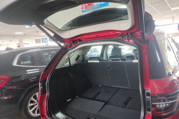 Used Land Rover Discovery Sport 2020 249 PS R-Dynamic Performance Tech Edition 7 Seats Trunk