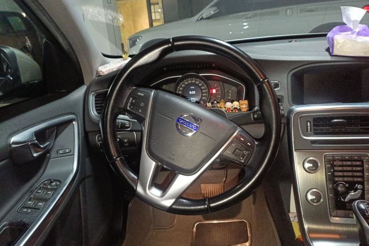 Used Volvo V60 2015 T5 Zhiyi Edition
