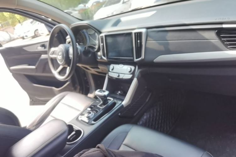 Used Great Wall Poer 2021 2.0T Commercial Version Automatic Diesel Two-Wheel Drive Elite Trim with Long Bed – GW4D20M Center Console