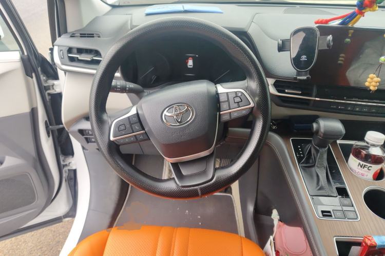 Used Toyota Sienna 2024 2.5L Hybrid Comfort Edition
