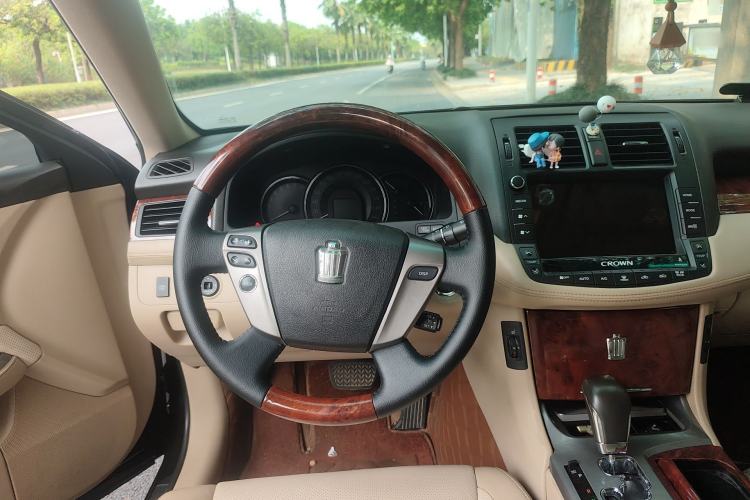 Used Toyota Crown 2012 2.5L Royal Leather Edition
