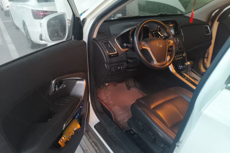 Used Huatai Santa Fe 2017 1.5T Gasoline Automatic Two-Wheel Drive Smart Enjoyment i3 Model
