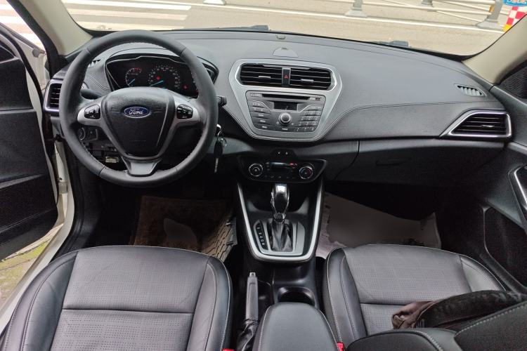 Used Ford Escort 2015 1.5L Automatic Fashion Model Center Console