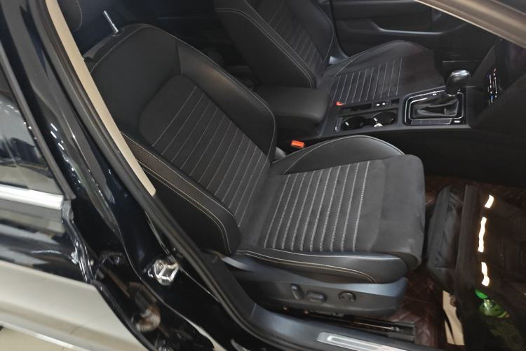 Used Volkswagen Magotan 2020 330TSI DSG Luxury Edition Right Front Seat