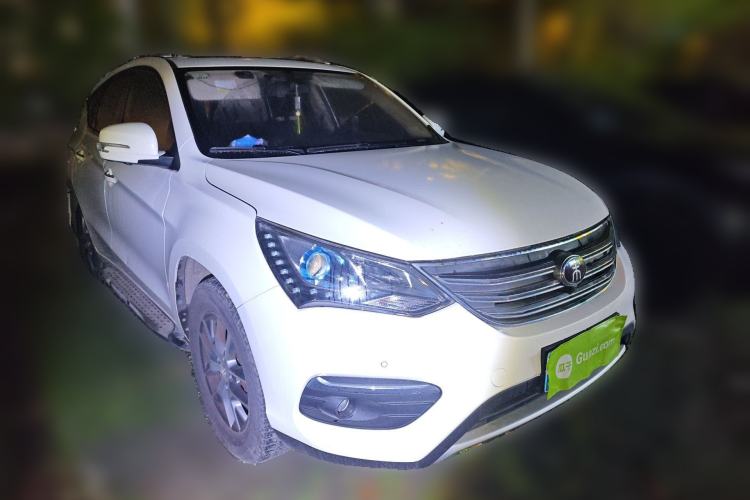 Used BYD Song 2017 Gaishe Upgrade Edition 1.5TID Automatic Elite Model Front Right 45 Deg