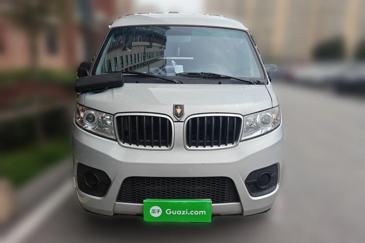 Used Jinbei Hiace X30 2024 1.5L Wealthy-Style Passenger Van 5/6/7 Seater with Front-Mounted Air Conditioning
