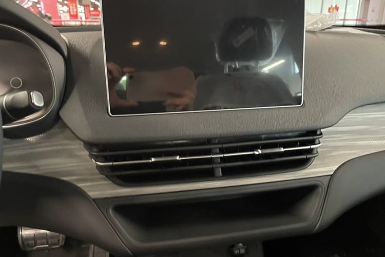 Used Hongqi E-QM5 2025 500km Range Commuter Version