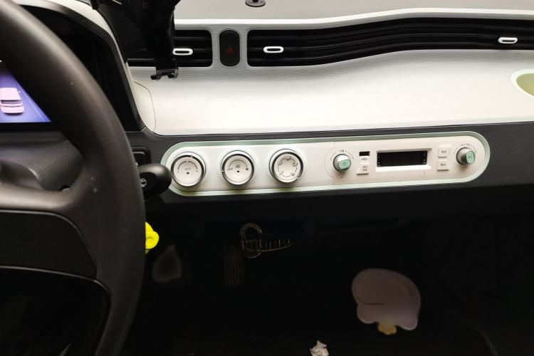 Used Wuling Hongguang MINIEV 2022 Macaron Premium Model – Lithium Iron Phosphate Audio And AC Panel