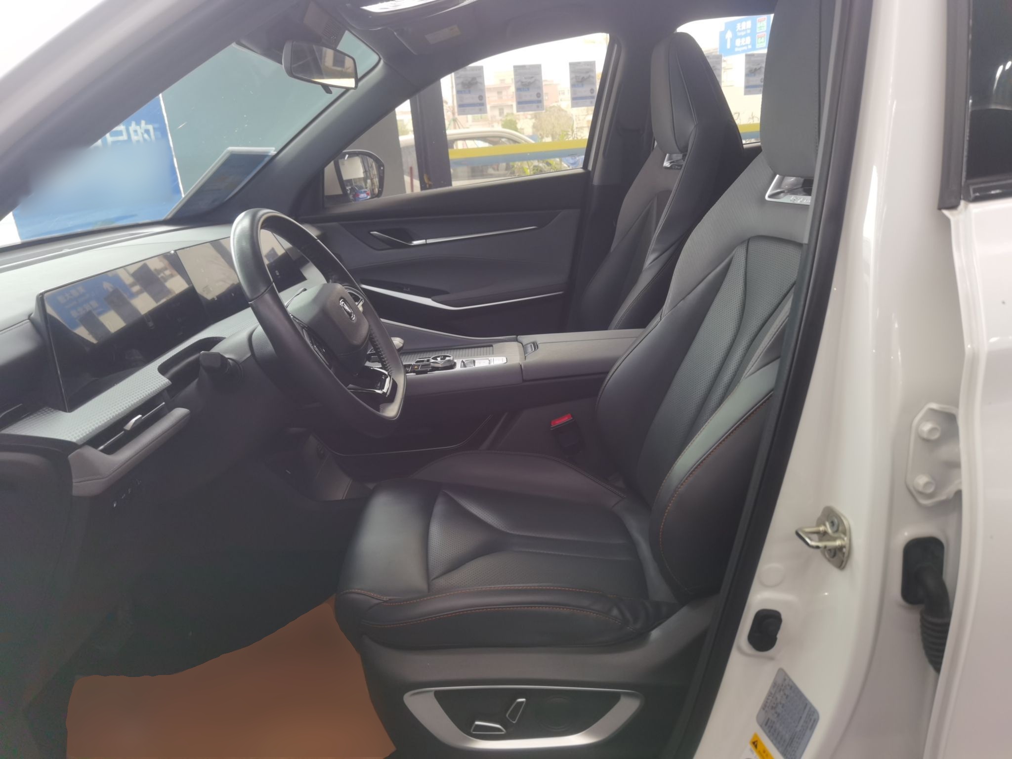 Переднее сиденье в автомобиле