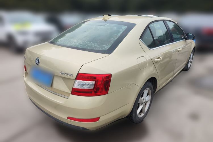 Used Skoda Octavia 2015 1.6L Manual Yijun Edition Rear Right 45 Deg
