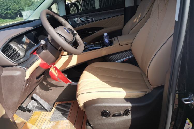 Used Denza D9 2024 DM-i 980 Four-Wheel Drive Prestige Model
