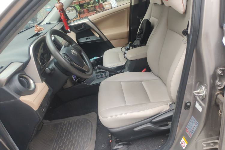 Used Toyota RAV4 2015 2.0L CVT Two-Wheel Drive Urban Edition
