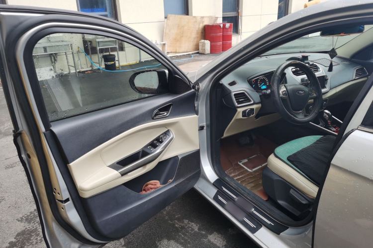 Used Ford Escort 2015 1.5L Automatic Fashion Model
