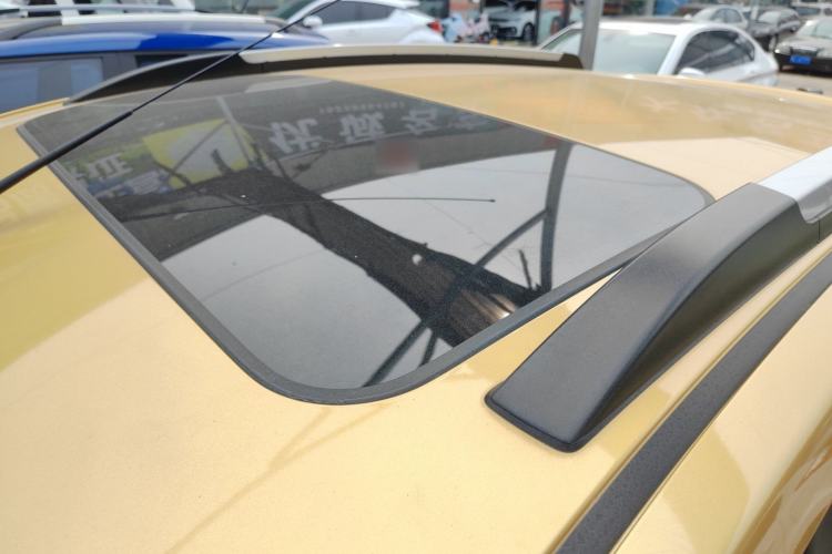 Used Venucia R50X 2015 1.6L Automatic Luxury Edition
