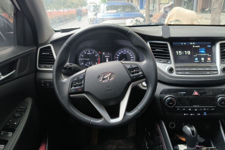 Used Hyundai Tucson 2015 1.6T Dual-Clutch Two-Wheel-Drive Leading Model Steering Wheel