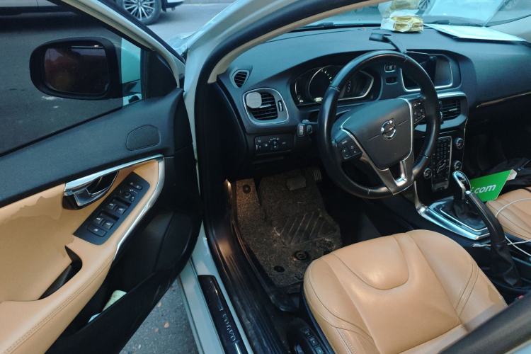 Used Volvo V40 2017 T3 Zhiyi Edition
