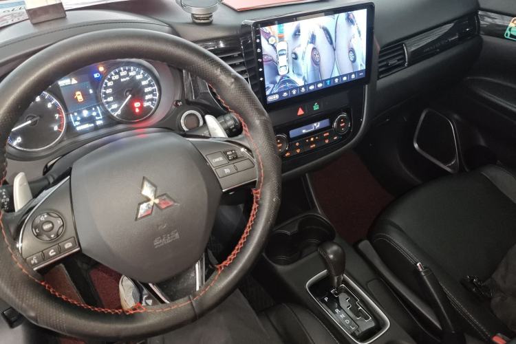 Used Mitsubishi Outlander 2016 2.4L 4x4 Luxury Edition 7-Seater
