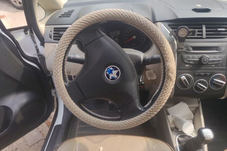 Used Venucia R50 2015 1.6L Manual Fashion Edition
