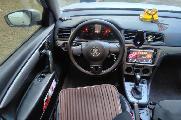 Used Volkswagen Gran Lavida 2013 1.6L Automatic Fashion Model