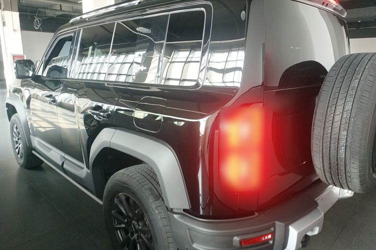 Used Formula Leopard 5 2023 Explore Edition
