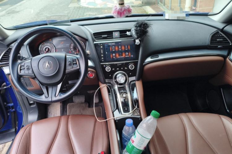 Used Acura CDX 2016 1.5T Two-Wheel Drive Deluxe Edition Center Console