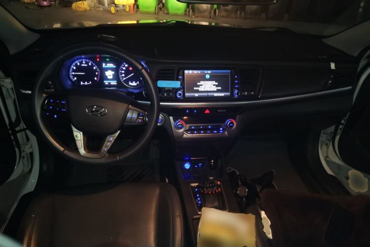 Used Hyundai Mistra 2017 1.8L Automatic Deluxe DLX Model China V Emission Standard Center Console