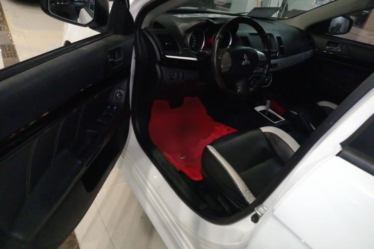 Used Mitsubishi Lancer EX 2016 1.8L CVT Black-and-White Retro Edition
