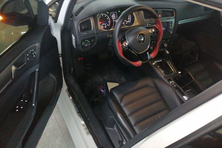 Used Volkswagen Golf 2016 230TSI Automatic Luxury Version
