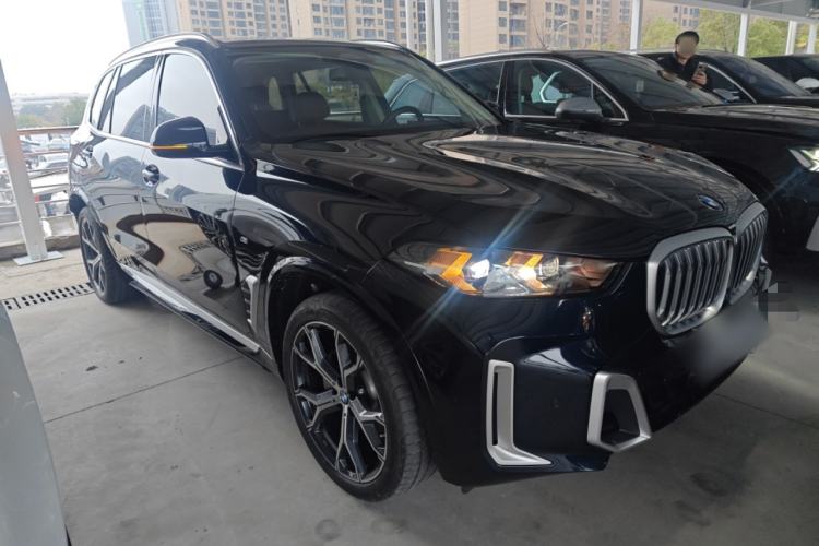 Used BMW X5 2023 xDrive 30Li Luxury M Sport Package
