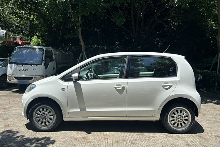 Used Volkswagen up! 2015 1.0L move up!
