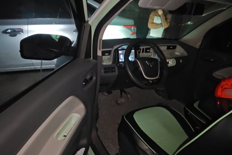 Used Wuling Hongguang MINIEV 2022 Macaron Premium Model – Lithium Ternary Battery Driver Seat