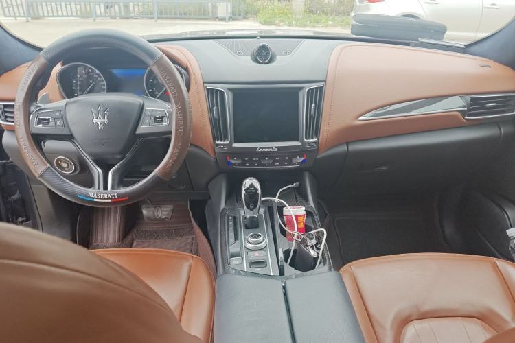 Used Maserati Levante 2016 3.0T Standard Edition Center Console