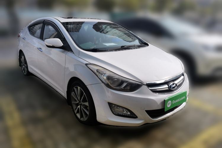 Used Hyundai Elantra (5th Generation / Langdong) 2015 1.6L Automatic Luxury Model Front Right 45 Deg